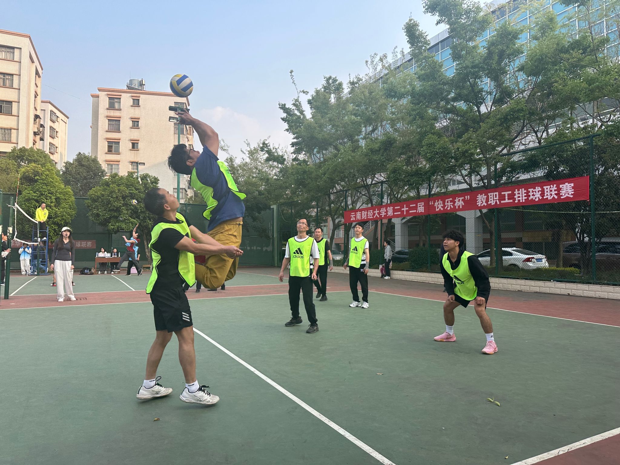 beat365官方网站第二十二届“快乐杯”教职工排球联赛精彩组图